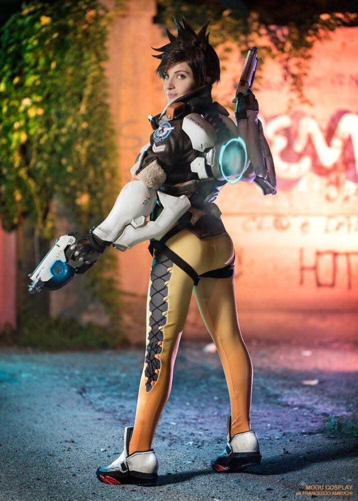 IGN Cosplay: Um dia como Tracer, heroína de Overwatch